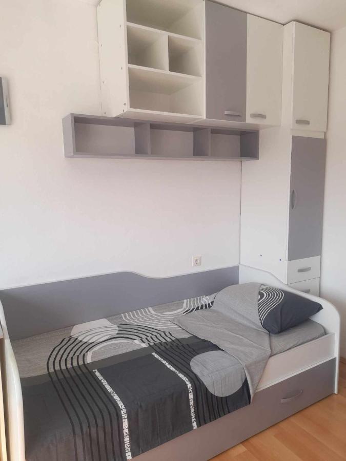 Apartment Square *