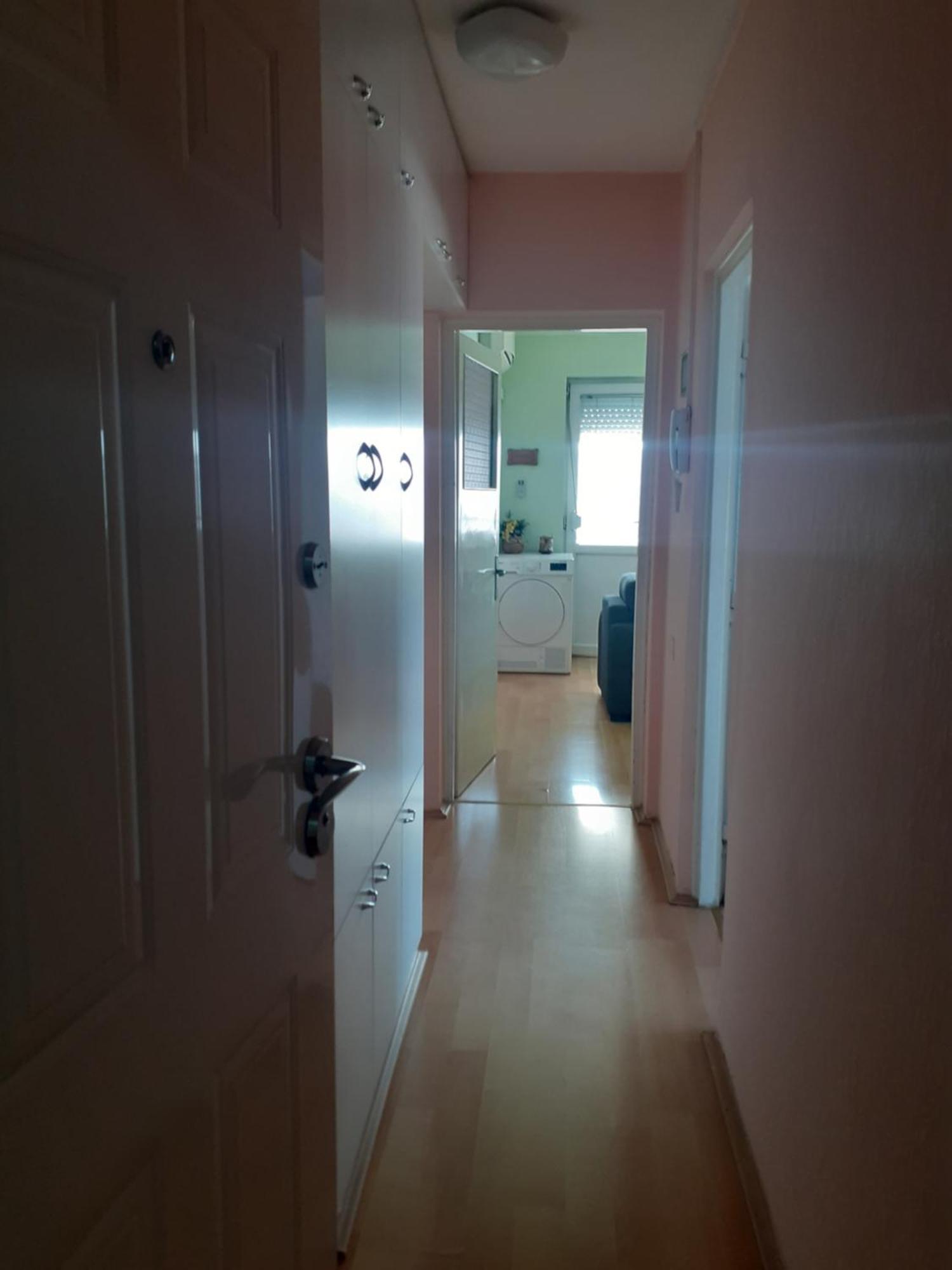 Square Apartment *